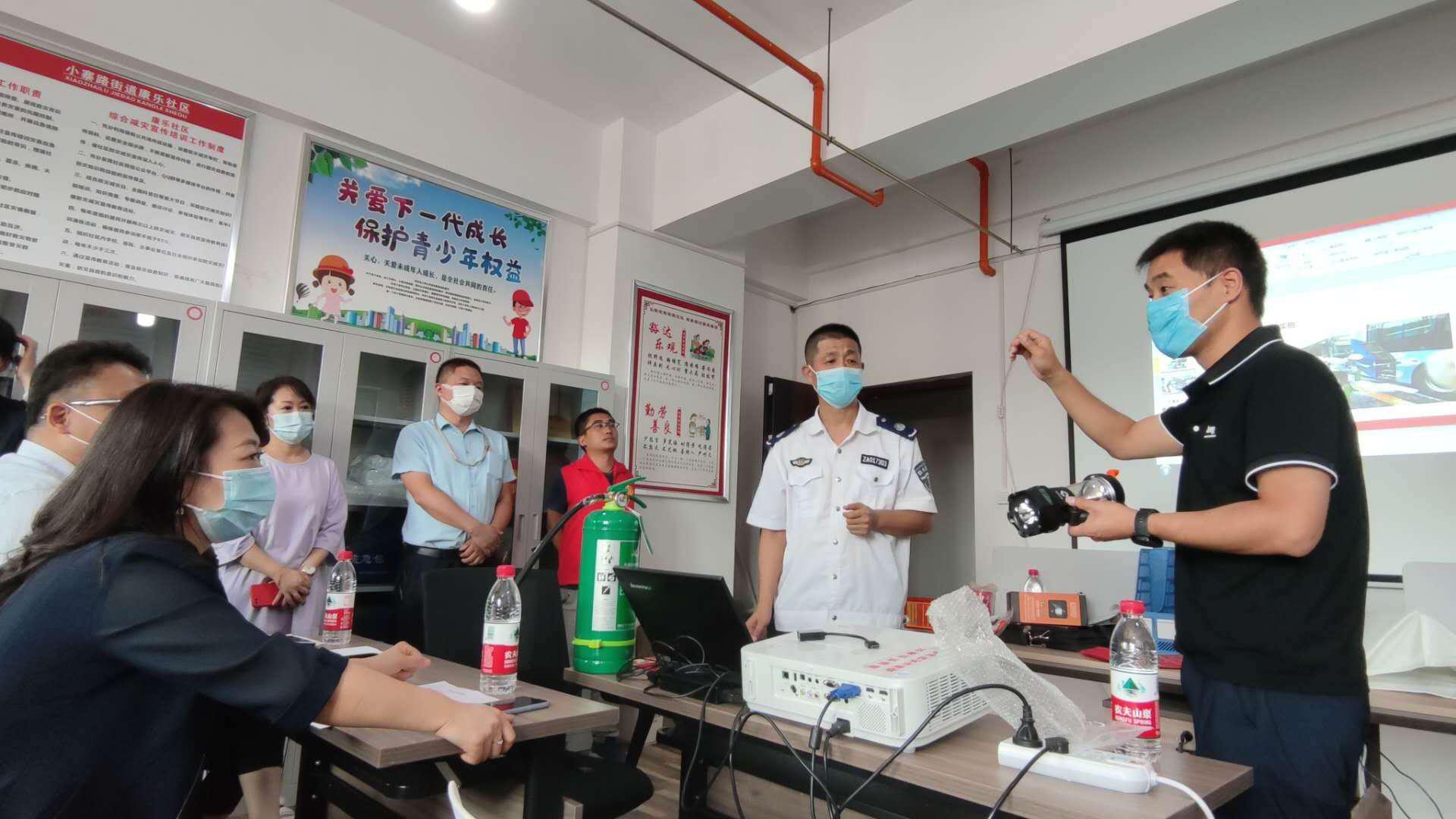 小寨街辦康樂(lè)社區(qū)、聯(lián)合聯(lián)誠(chéng)行物業(yè)開(kāi)展消防實(shí)戰(zhàn)演練活動(dòng)